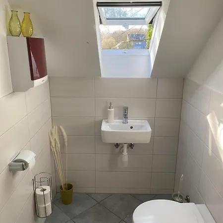Gemuetliches Einzelbett Mit Tv Privat bolig Lohmar