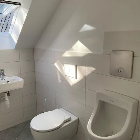 Gemuetliches Einzelbett Mit Tv Privat bolig